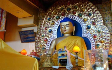 dalai lama temple mcleodganj